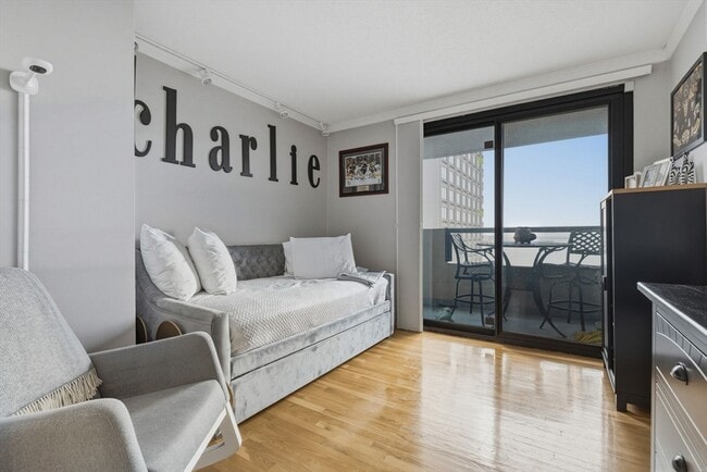 Building Photo - 65 E India Row