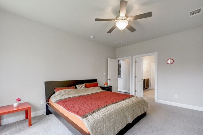 Building Photo - 5813 Viejo Dr