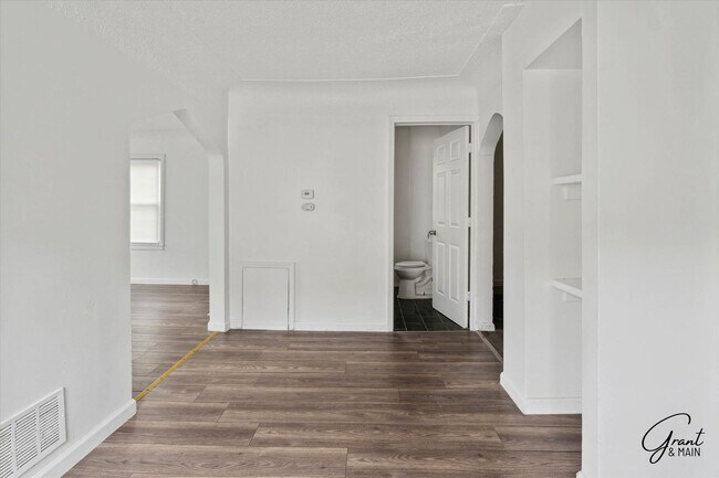 Building Photo - 8440 Orchard Ave