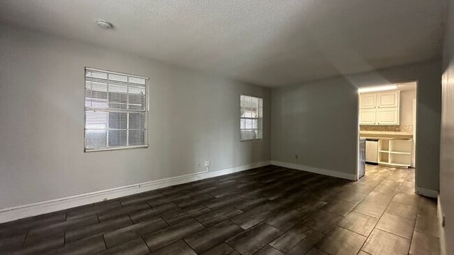 Building Photo - Spacious 3 Bed, 2 Bath Just Minutes from the Beach