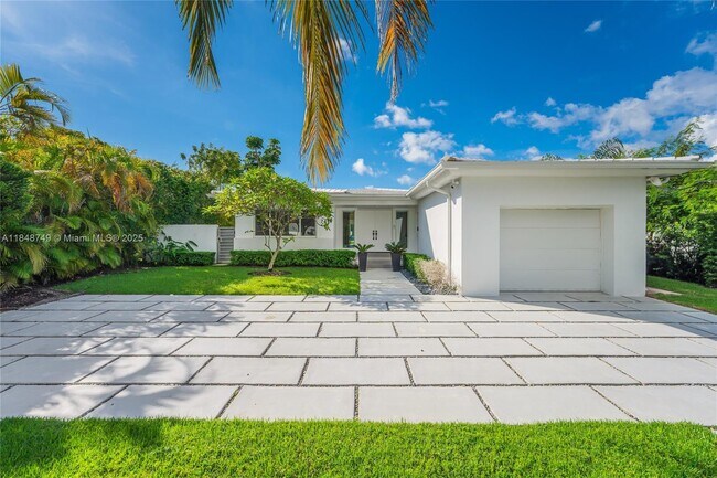 Building Photo - 740 S Shore Dr