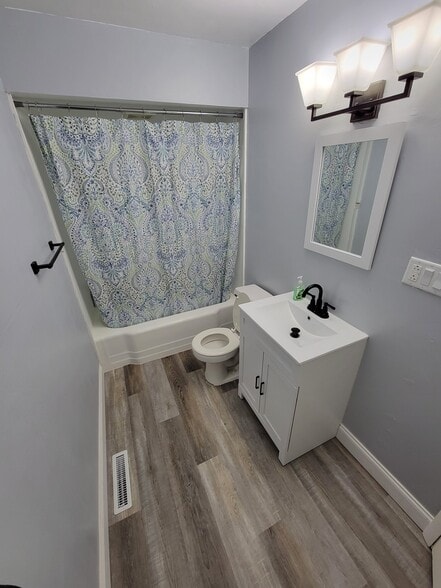 Building Photo - 1860 S Shore Blvd