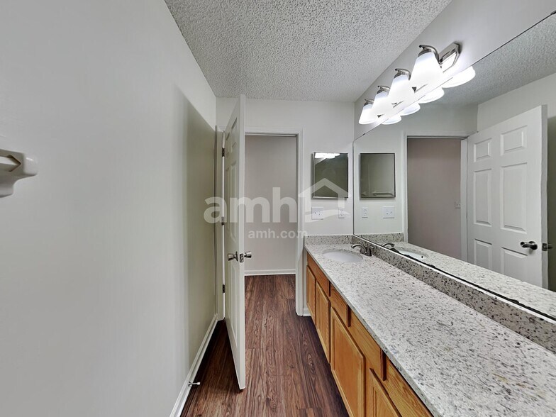 Building Photo - 927 Ashton Cove Terrace