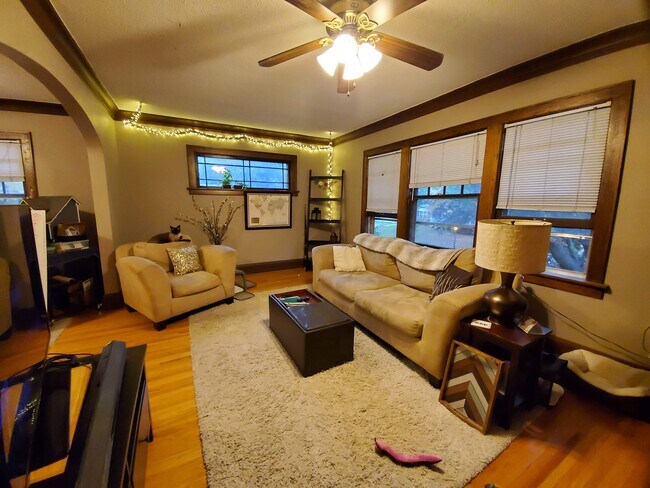 Building Photo - 1451 Saint Clair Ave