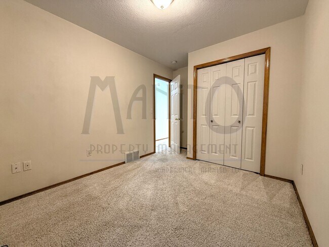 Building Photo - **MOVE-IN SPECIAL** Beautiful Private Comm...