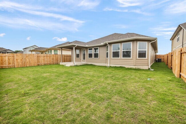 Building Photo - 102 Greenspire Ln