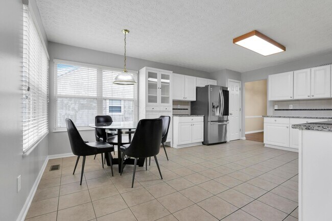 Building Photo - 3796 Village Club Dr