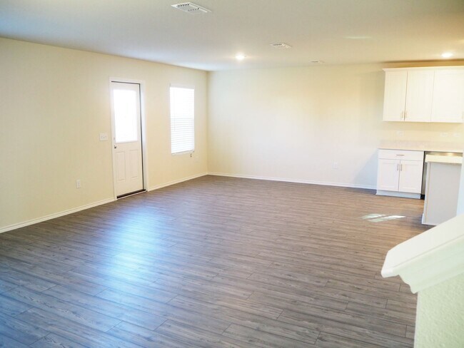 Building Photo - 3 Bed 2.5 Bath Home in Van Alstyne