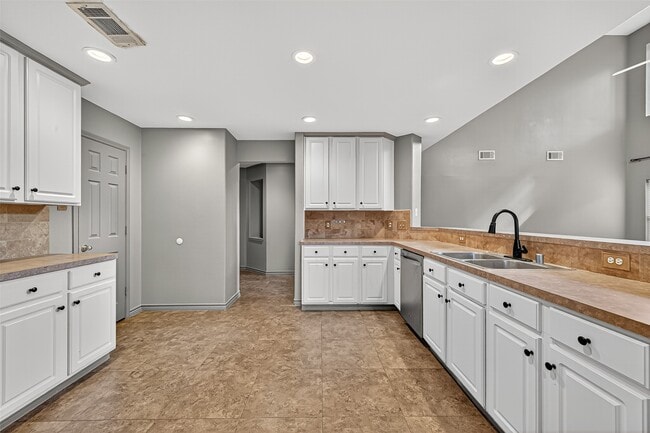 Building Photo - 14762 Country Rose Ln