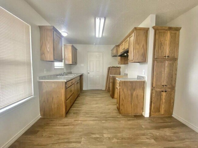 Building Photo - Updated house in East Lubbock