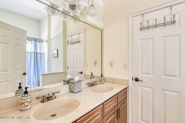 Building Photo - 3316 E Heritage Cove Dr