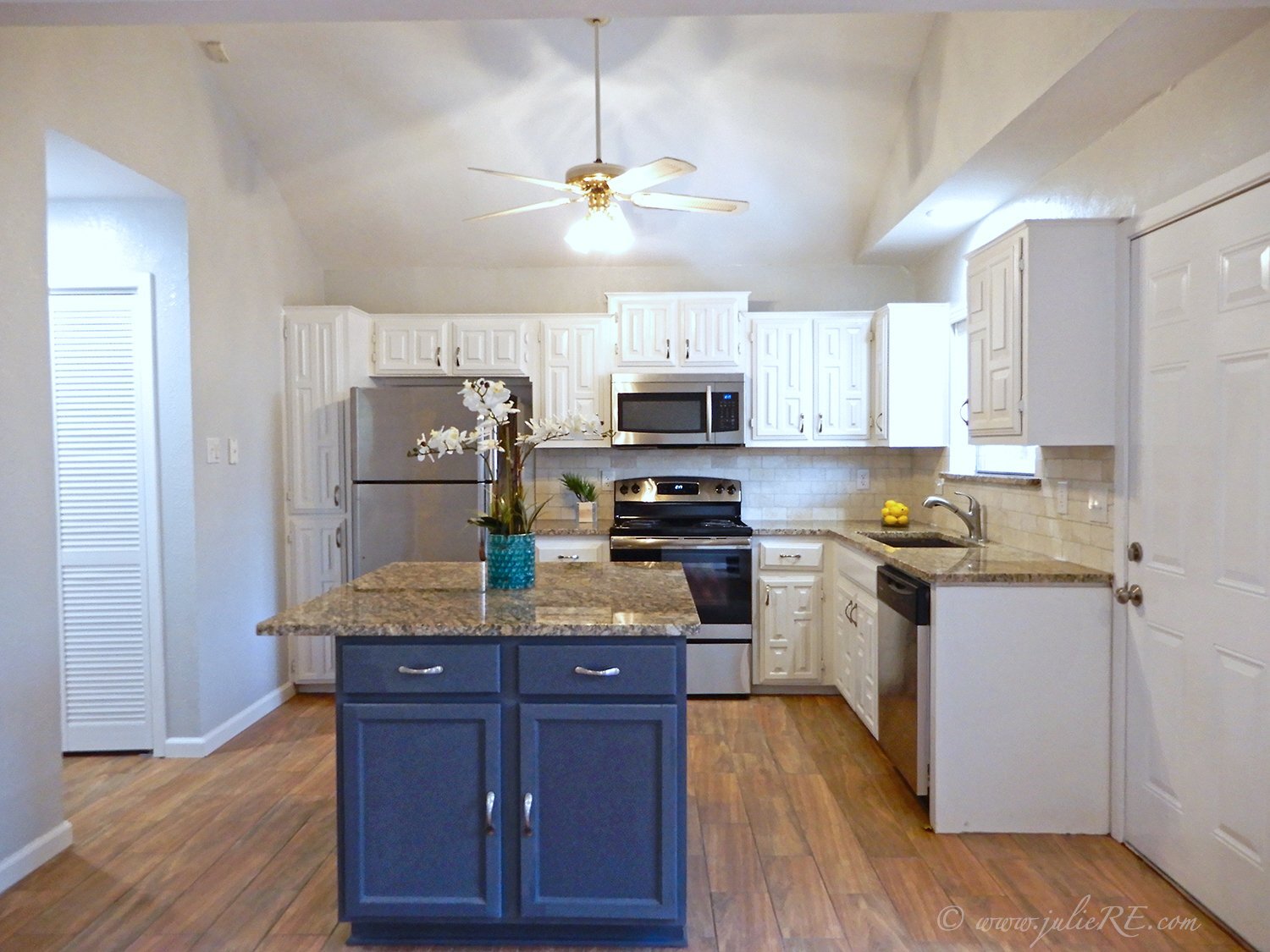 Building Photo - 3636 Country Club Dr W