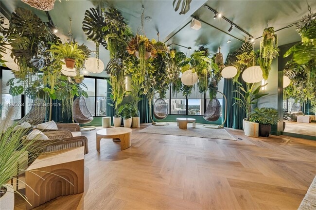 Building Photo - 121 NE 5th St