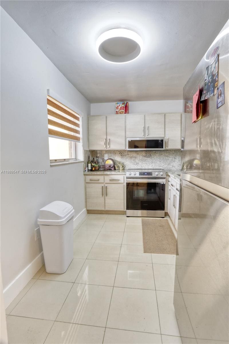 Building Photo - 9170 Fontainebleau Blvd