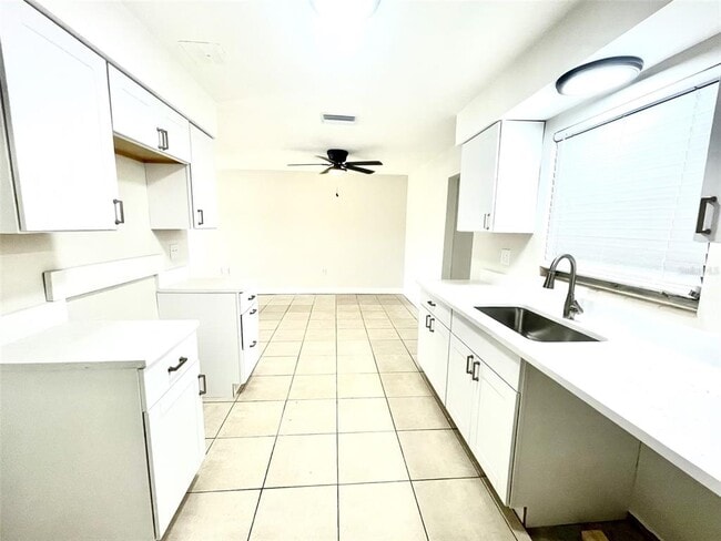 Building Photo - 102 S Jefferson St