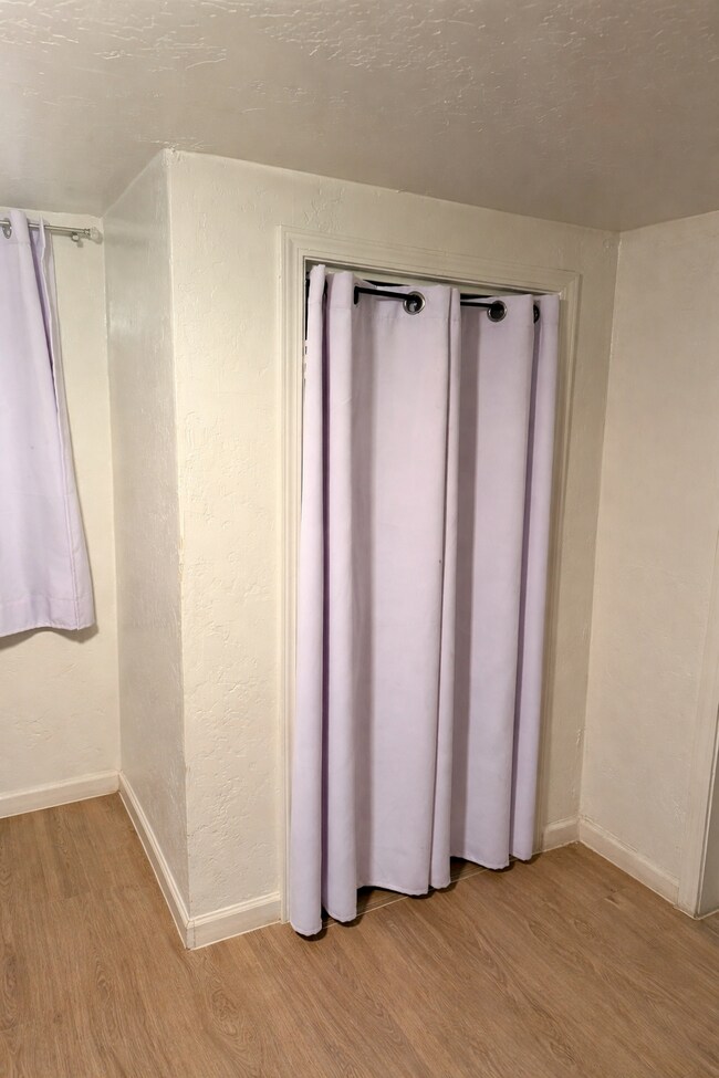 Building Photo - 415 S Lafond Rd