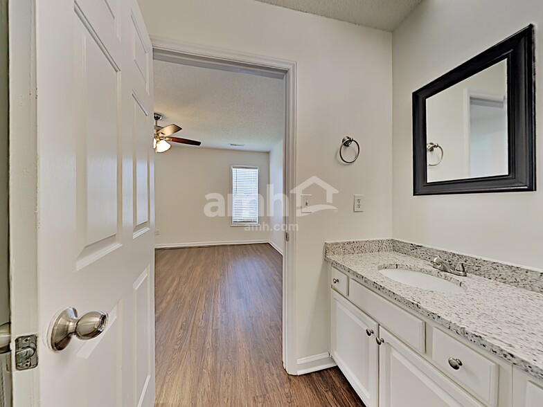 Building Photo - 106 Charlotte Ct