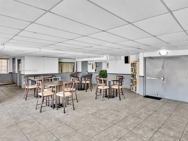 Building Photo - 250 181 Dr