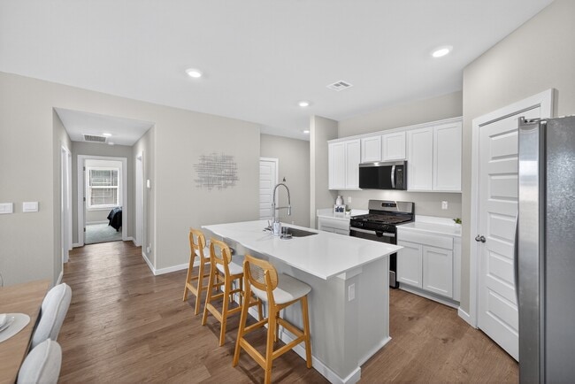 Building Photo - 405 S 85th St