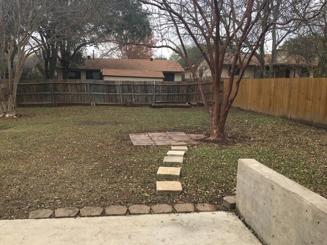 Building Photo - Newly remodeled 3 bed 2 bath