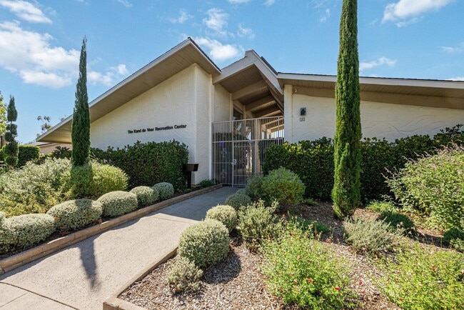 Building Photo - San Antonio HOA 3 bdrm 2 bath townhome