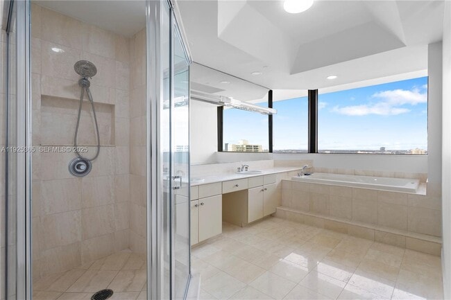 Building Photo - 2000 Island Blvd