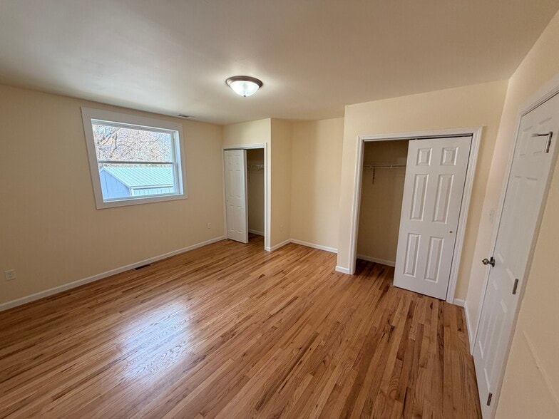 Master bedroom - 214 Perry St