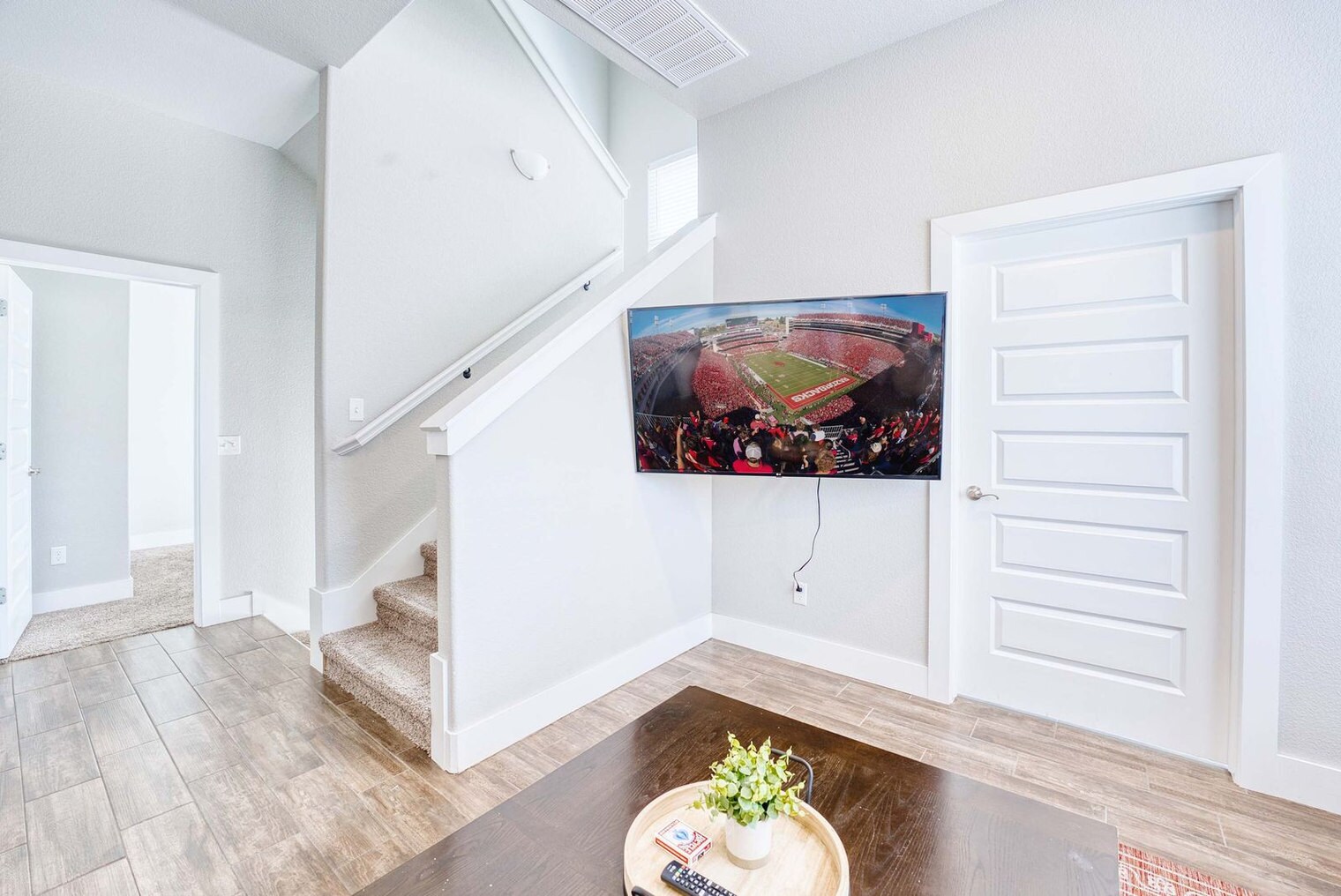 Building Photo - 909 W Eagle St