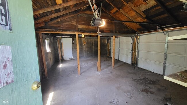 Building Photo - 1314 E 10th St