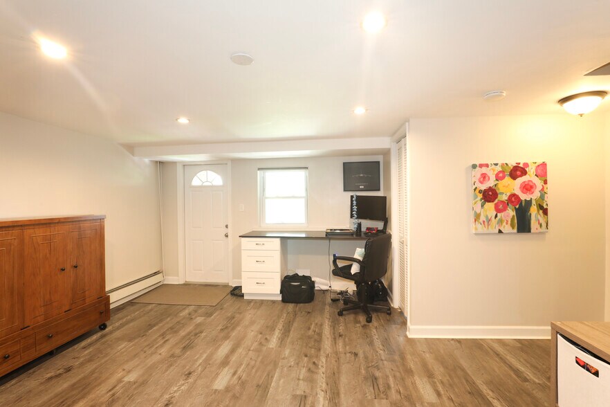 Building Photo - 209 Guthrie Ave