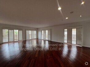 Building Photo - 512 Esplanade