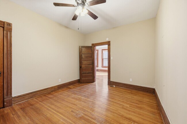 Building Photo - Muir - 308-308 1/2 Wilber Ave