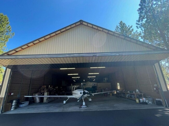 Building Photo - Fantastic 3-Bdr Home with Private Airport Access!