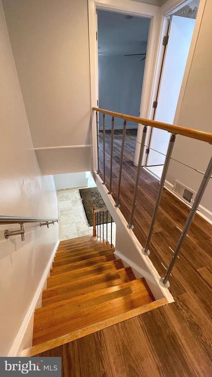 Building Photo - 324 Avon St