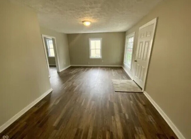 Building Photo - One Level, 3 bedroom