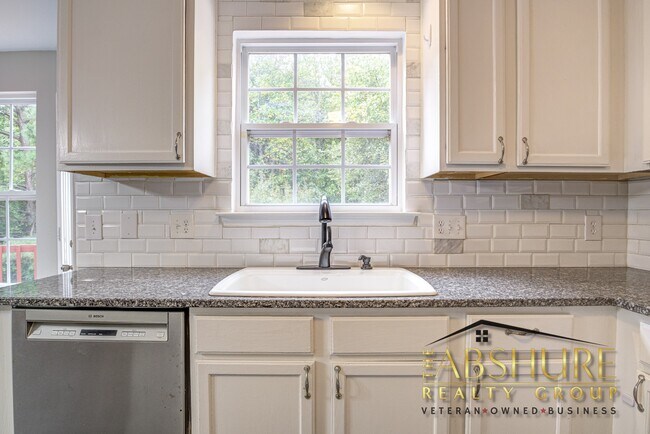 Building Photo - 852 Willow Bay Dr