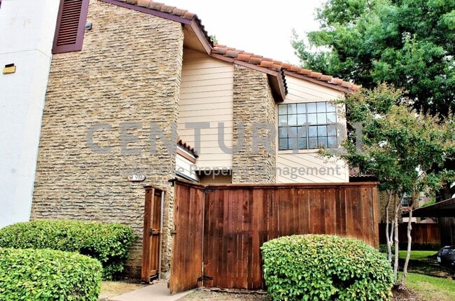 Primary Photo - Charming 2-Story 2/1.5 Condo For Rent!