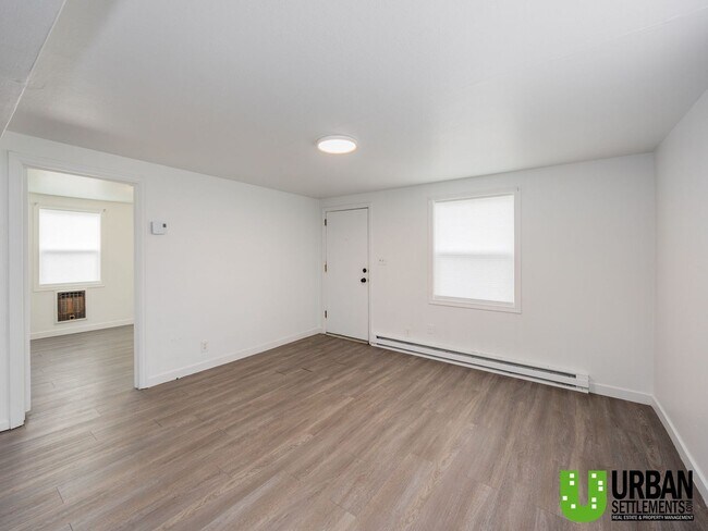 Building Photo - Hard-to-Find 2 Bed Home with HUGE Fenced Yard