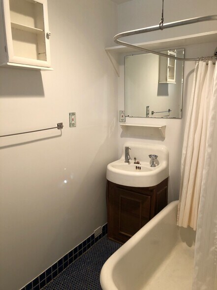 Building Photo - 3318 19th St NW