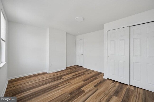 Building Photo - 6123 Glenmore Ave