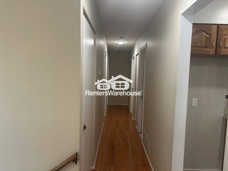 Building Photo - 2 Clipstone Ct