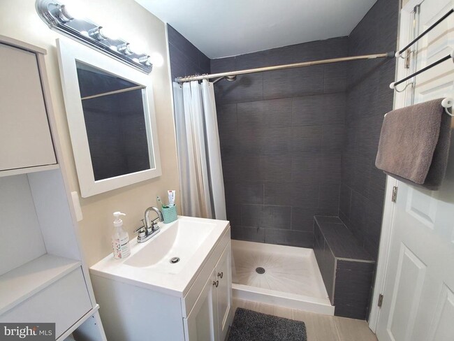 Building Photo - 600 S Washington St