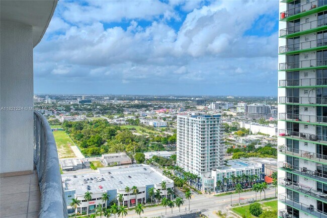 Building Photo - 1750 N Bayshore Dr