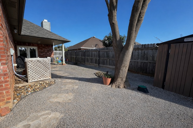 Building Photo - 5400 Flo Dr