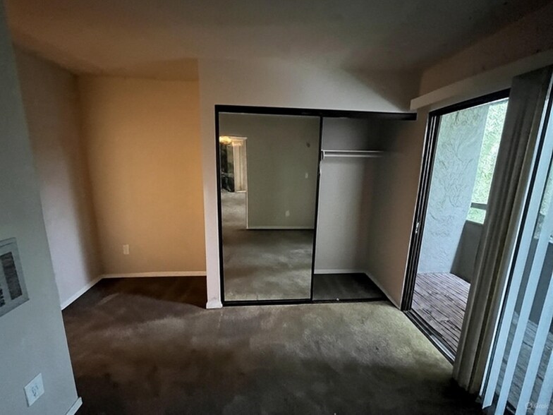 Building Photo - 6650 Amherst St