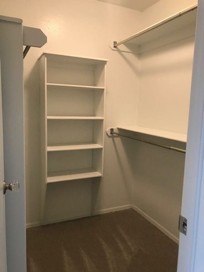 Building Photo - Newly Updated - Granite Counters - 4 Bd/3 Ba - Spacious