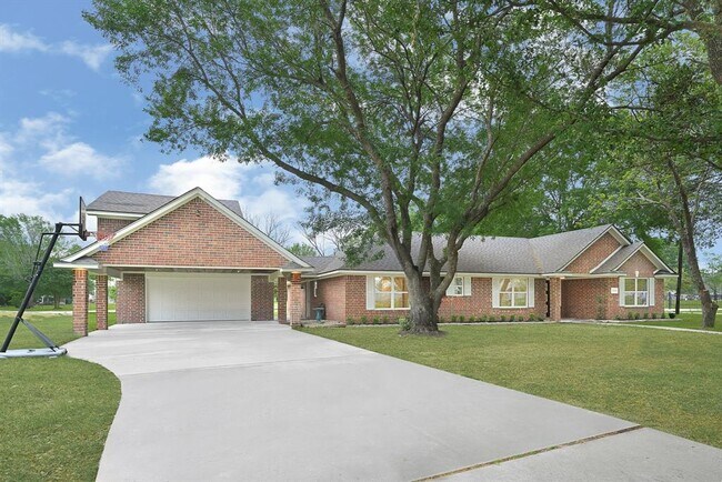 Building Photo - 14090 Waterview Dr