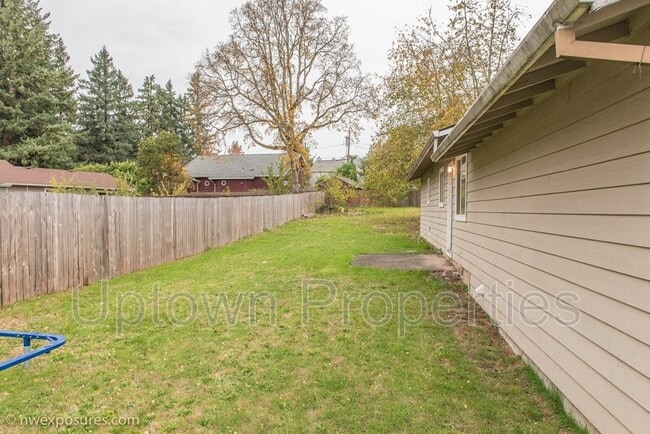 Building Photo - 8150 SW Thorn St