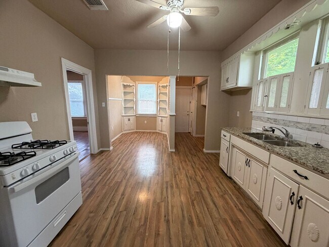 Building Photo - Charming Highland Park Home