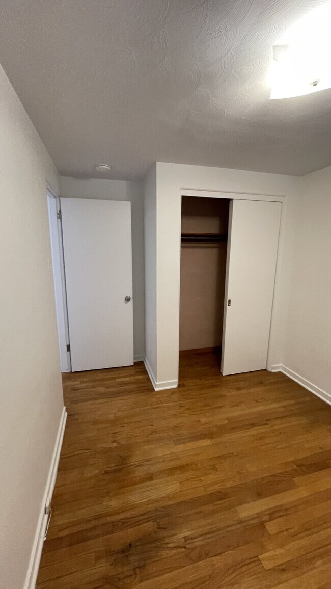 Building Photo - Charming 3 bed, 2 bath with finished basement!